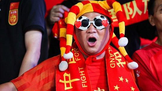 这个过程中他们要不断地磨合剧本以及各种细节，一起沟通配合来完成每一场戏，就像打仗一样